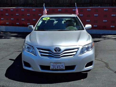 Used 2010 Toyota Camry LE FWD image 3