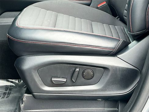 Used 2025 Ford Explorer ST-Line w/ ST-Line Street Pack image 19