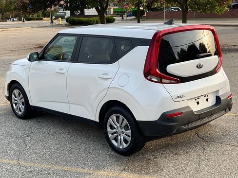 Used 2020 Kia Soul LX FWD image 11