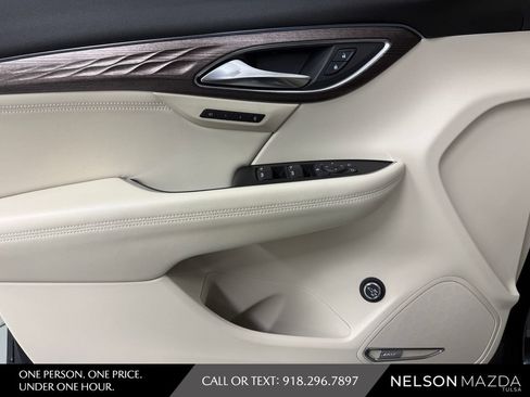 Used 2021 Buick Envision Avenir w/ Technology Package II FWD image 17