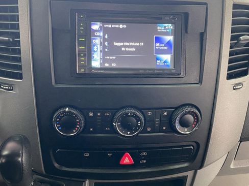 Used 2010 Mercedes-Benz Sprinter 2500 image 20