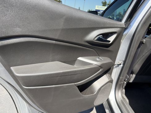 Used 2024 Chevrolet Trax LT FWD image 18