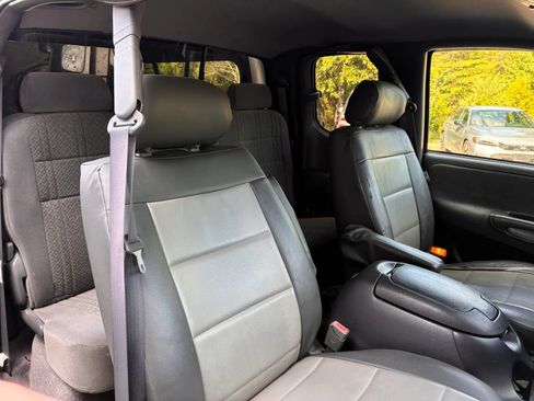Used 2004 Toyota Tundra SR5 w/ SR5 Extra Value Pkg AWD/4WD image 28
