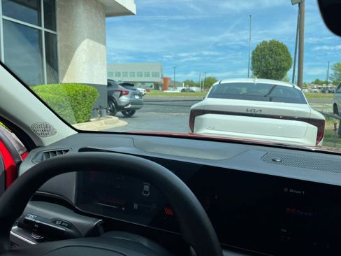 Used 2025 Kia K4 LXS image 33