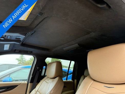 Used 2018 Cadillac Escalade ESV Platinum AWD/4WD image 10