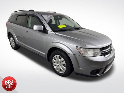 Used 2019 Dodge Journey SE w/ Connectivity Group FWD image 1