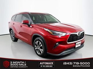 Used 2021 Toyota Highlander XLE FWD video 1