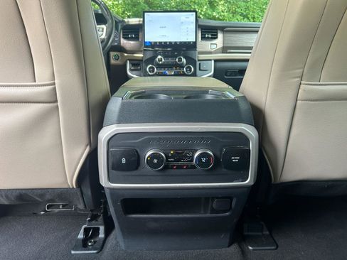 Used 2024 Ford Expedition Limited AWD/4WD image 18