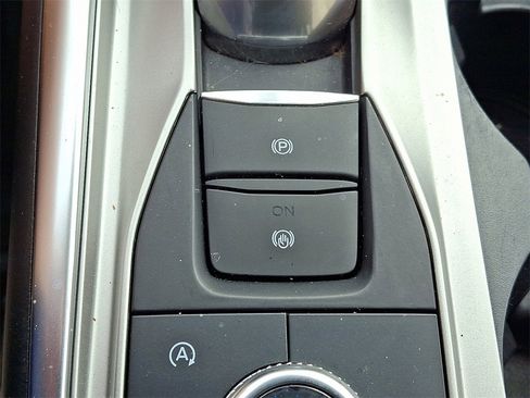 Used 2021 Ford Explorer XLT w/ Equipment Group 202A image 27