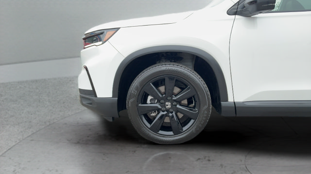 Used 2025 Honda Pilot Black Edition image 26