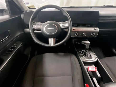 Used 2024 Hyundai Kona SE image 17