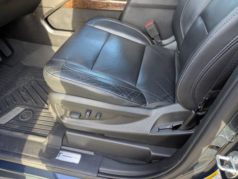 Used 2020 Chevrolet Tahoe LT w/ RST Edition AWD/4WD image 13