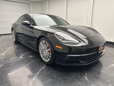 Used 2018 Porsche Panamera 4 image 2