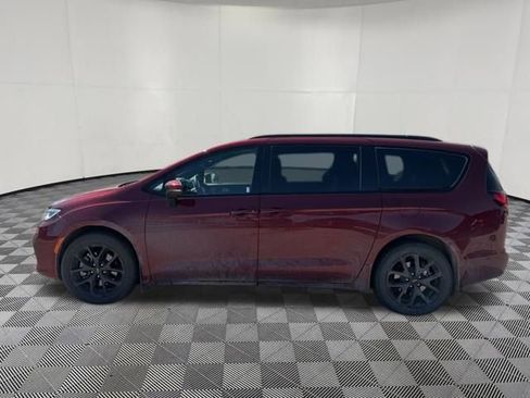 Used 2023 Chrysler Pacifica Touring-L w/ Uconnect Theater Family Group AWD/4WD image 12