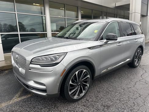 Used 2023 Lincoln Aviator Reserve w/ Equipment Group 201A image 2