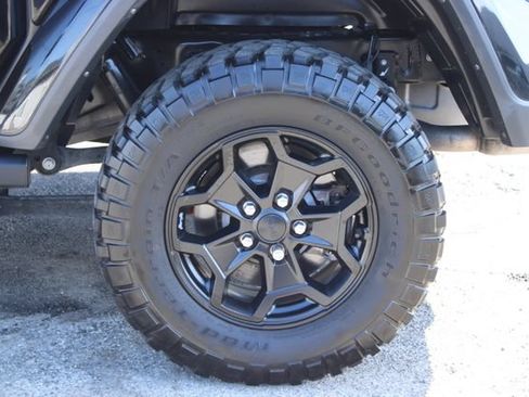 Used 2023 Jeep Gladiator Sport AWD/4WD image 11