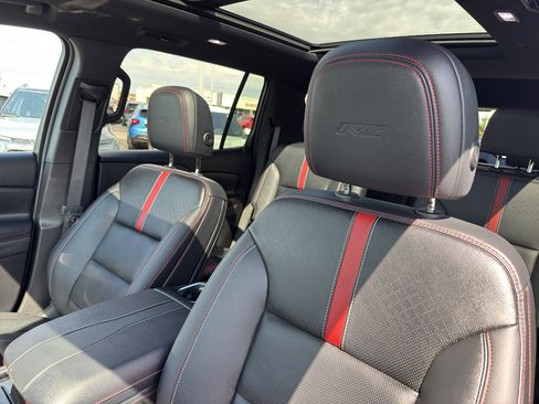 Used 2024 Chevrolet Traverse RS w/ LPO, Floor Liner Package AWD/4WD image 28