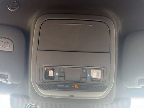 Used 2025 Ford Explorer ST-Line AWD/4WD image 16