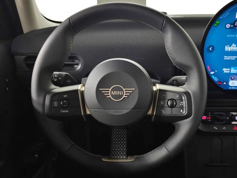 Used 2025 MINI Cooper 4-Door Hardtop FWD image 19