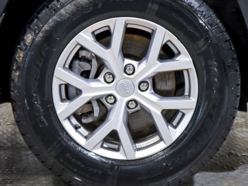 Used 2022 Jeep Grand Cherokee L Limited AWD/4WD image 16