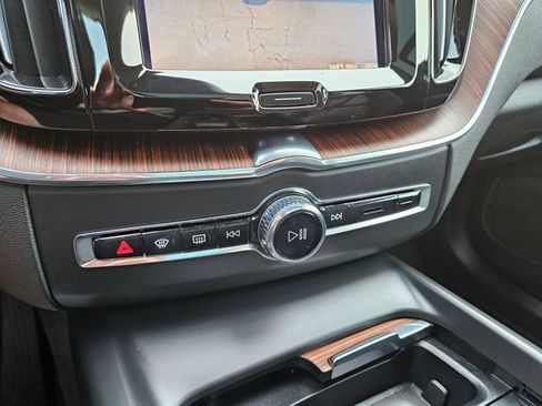 Certified 2023 Volvo XC60 T8 Plus AWD/4WD image 26