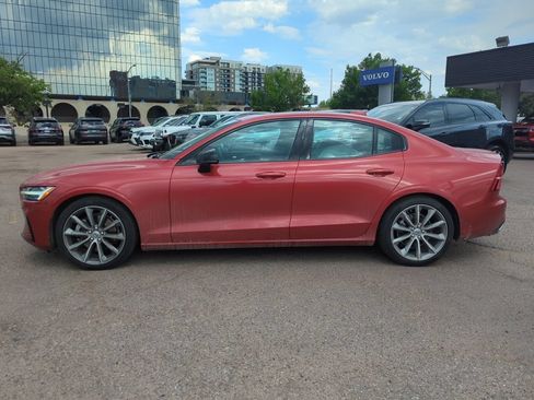 Used 2021 Volvo S60 T5 Momentum AWD/4WD image 4