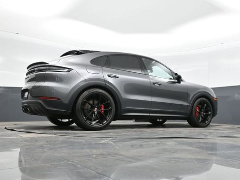Certified 2025 Porsche Cayenne GTS AWD/4WD image 38