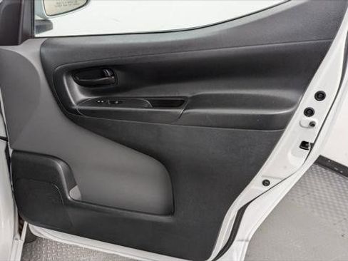 Used 2015 Nissan NV200 SV w/ Technology Package image 17