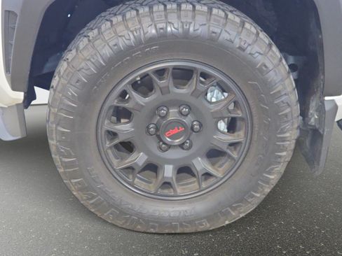 Used 2025 Toyota 4Runner TRD Off-Road Premium AWD/4WD image 32