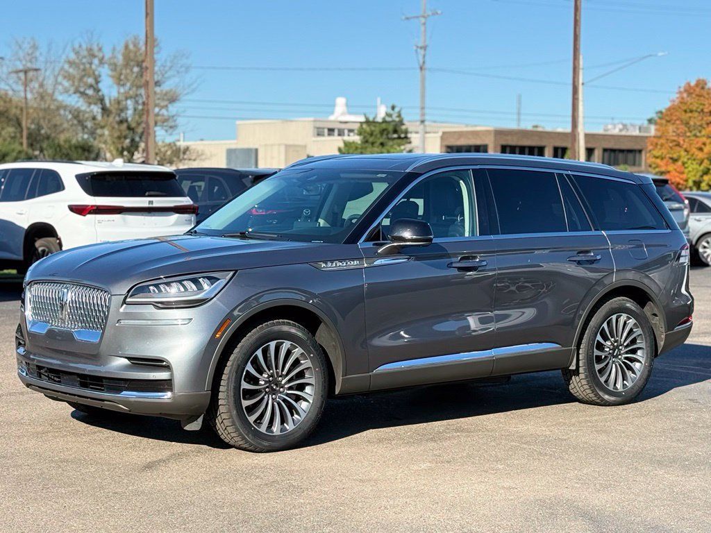 Used 2024 Lincoln Aviator Reserve w/ Elements Package Plus AWD/4WD image 42