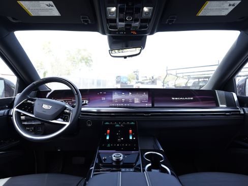 Used 2025 Cadillac Escalade Sport w/ LPO, ONYX Package AWD/4WD image 18