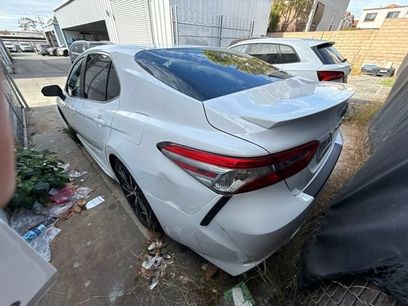 Used 2018 Toyota Camry SE w/ Moonroof Package