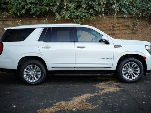 Used 2021 GMC Yukon SLT w/ SLT Premium Package image 12