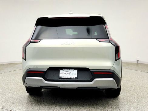 Used 2024 Kia EV9 Light Long Range RWD image 6