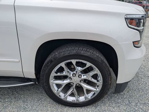 Used 2020 Chevrolet Suburban Premier w/ Premier 6.2L Value Package AWD/4WD image 4