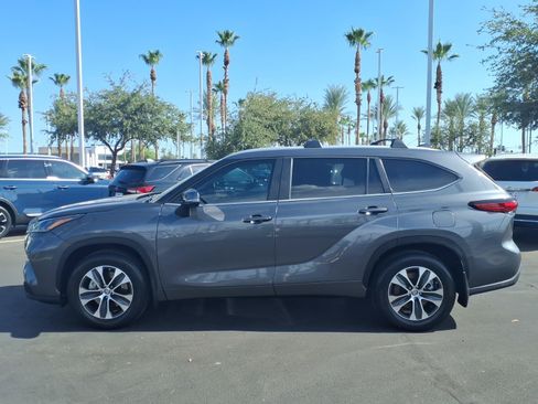 Used 2023 Toyota Highlander XLE FWD image 7