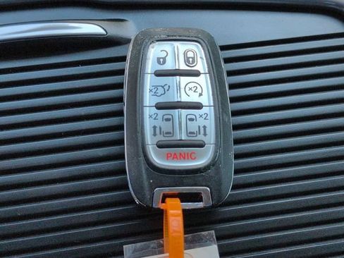 Used 2024 Chrysler Pacifica Touring-L FWD image 36