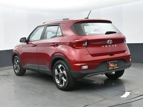 Used 2025 Hyundai Venue SEL image 9