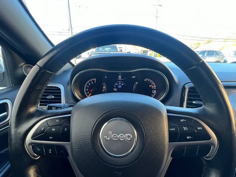 Used 2019 Jeep Grand Cherokee Limited AWD/4WD image 18