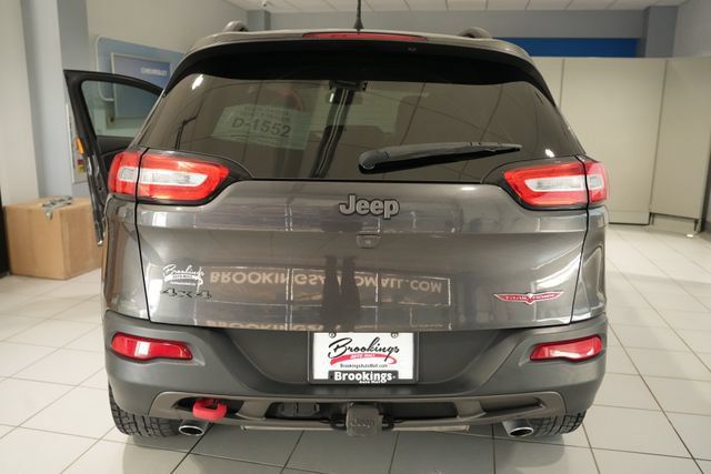 Used 2017 Jeep Cherokee Trailhawk w/ Cold Weather Group AWD/4WD image 8