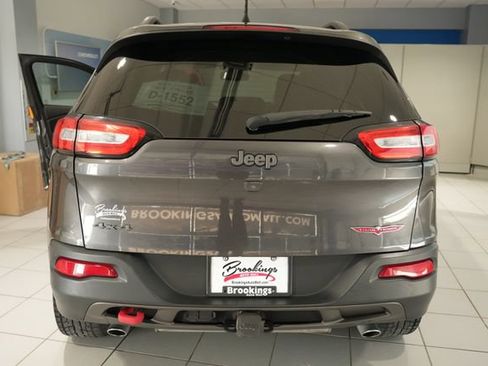 Used 2017 Jeep Cherokee Trailhawk w/ Cold Weather Group AWD/4WD image 8