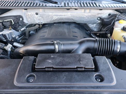 Used 2017 Ford Expedition XLT image 40