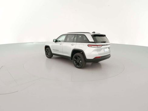 New 2025 Jeep Grand Cherokee Limited w/ Black Appearance Package image 8
