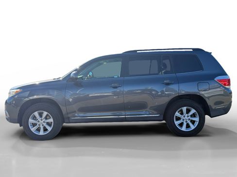 Used 2013 Toyota Highlander Plus image 2