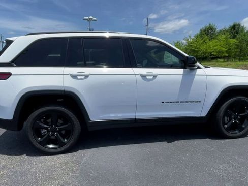 Used 2023 Jeep Grand Cherokee Altitude image 9
