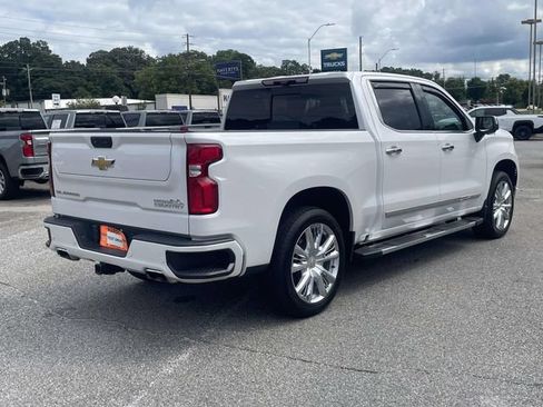 Used 2024 Chevrolet Silverado 1500 High Country w/ High Country Premium Package AWD/4WD image 3