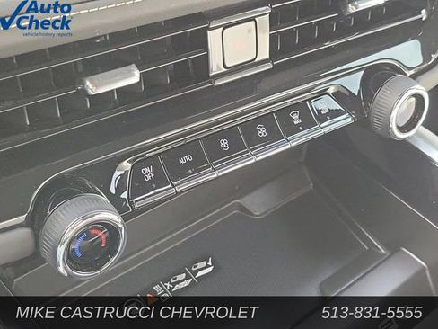 Used 2025 Chevrolet Suburban Premier AWD/4WD image 19
