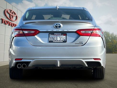 Certified 2020 Toyota Camry SE image 4