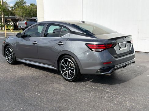Used 2025 Nissan Sentra SR FWD image 3