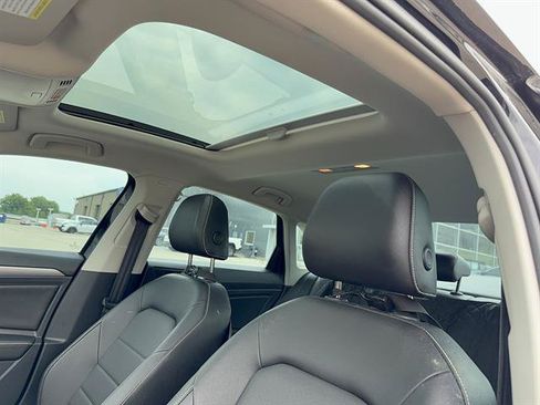 Used 2023 Volkswagen Jetta SE w/ Panoramic Sunroof Package FWD image 6